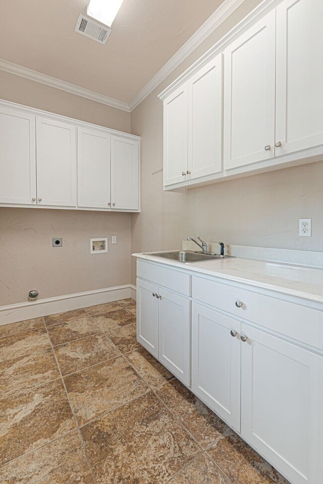 Building Photo - 101 Up There