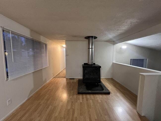 Building Photo - 100 S Davies Rd