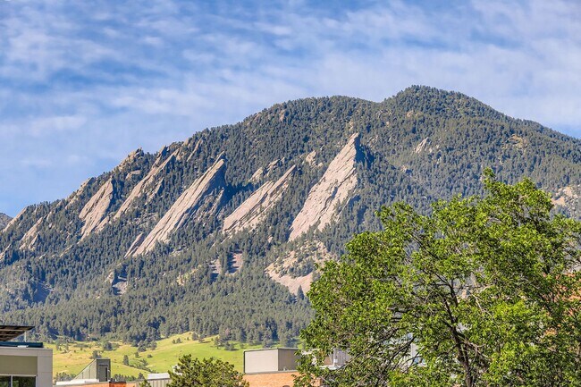 Building Photo - AMAZING LOCATION 2 Bed 2 Bath Condo In The Heart of Downtown Boulder