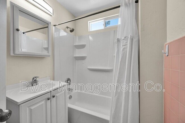 Building Photo - 1430 Diamond Ln