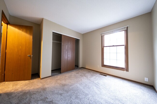 Building Photo - 7451 W 110th St
