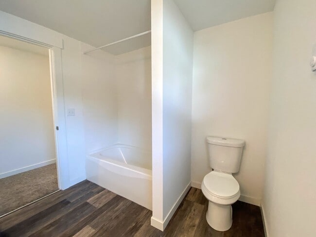 Building Photo - Vintage University Place Four Bedroom