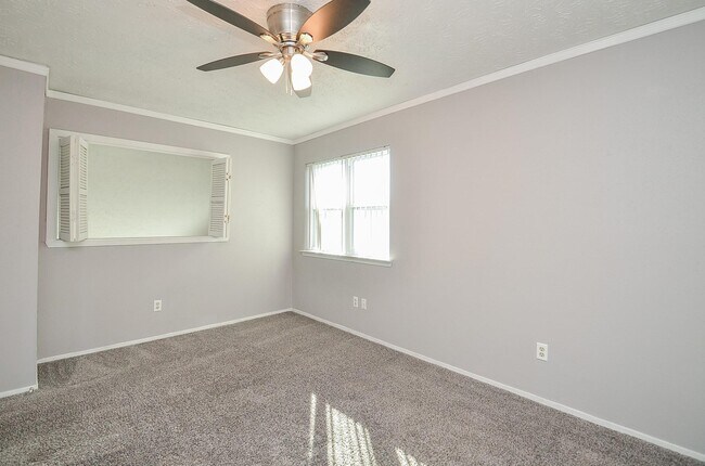 Building Photo - 18723 Lippizaner Dr