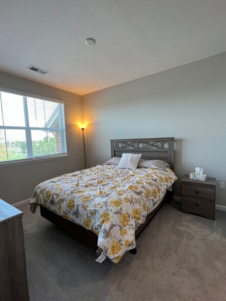 Building Photo - 1801 S Dunkirk St