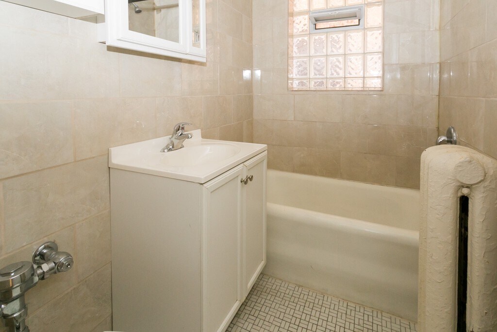 Building Photo - 4232 N Paulina