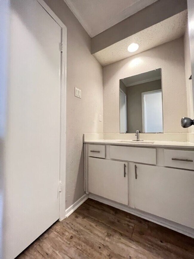 Building Photo - 8928-8928 Greenmound Ave