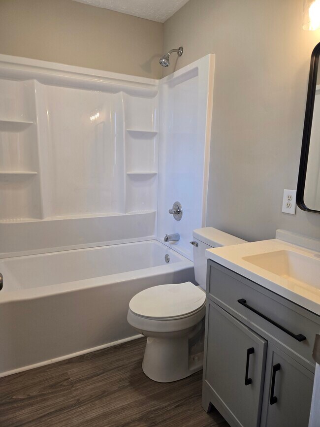 Building Photo - 2015 Fernwood Cir