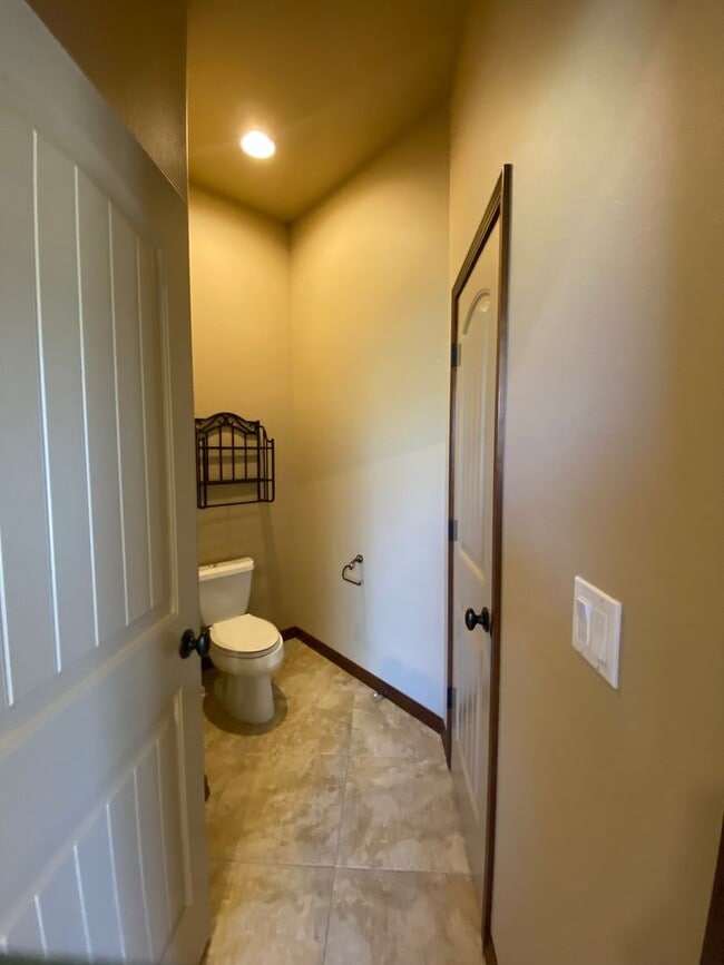 Building Photo - Beautiful, One Level Living in South Richland!