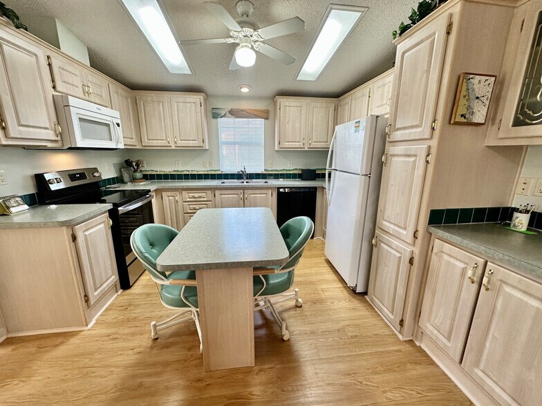 Building Photo - 467 Nettles Blvd