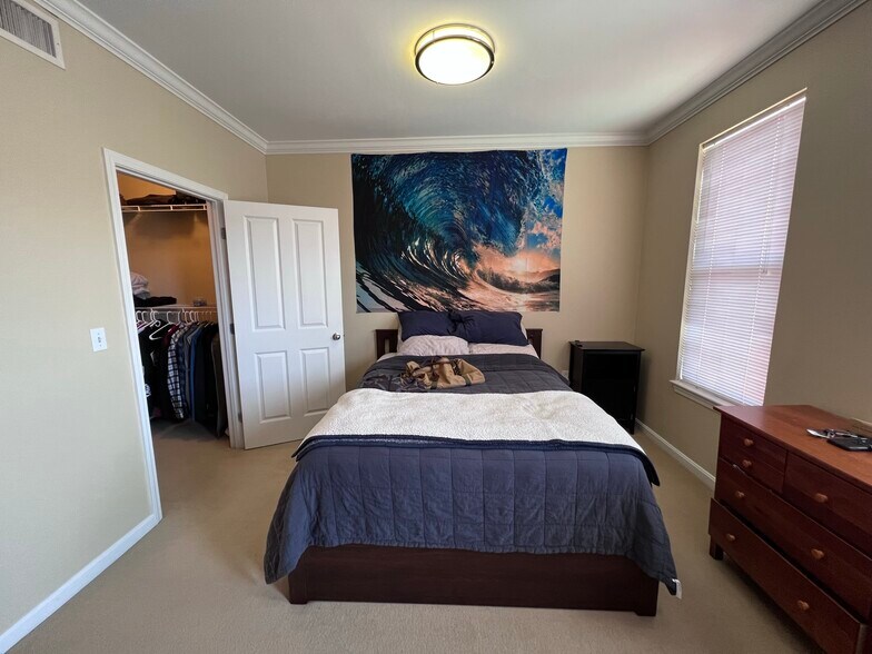 Building Photo - 1000 Providence Plz