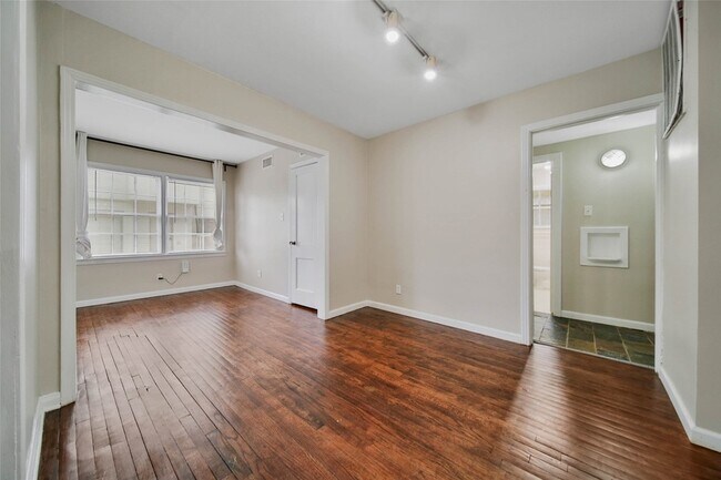 Building Photo - 4505 Larch Ln