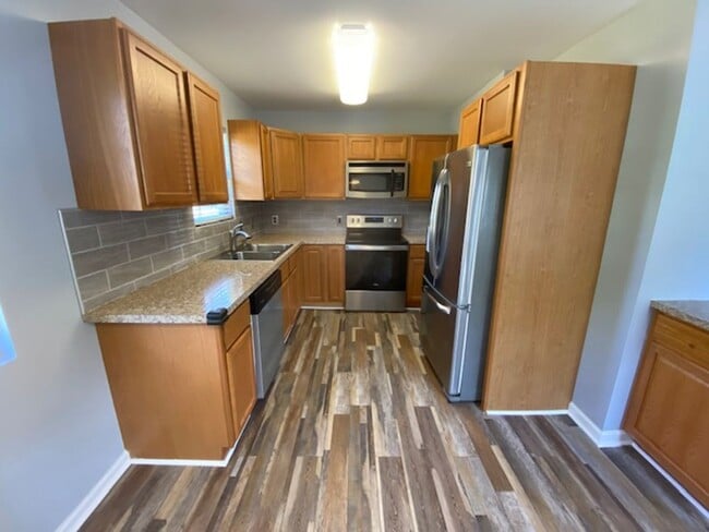 Building Photo - Rural & Adorable Rancher for Rent on large lot!