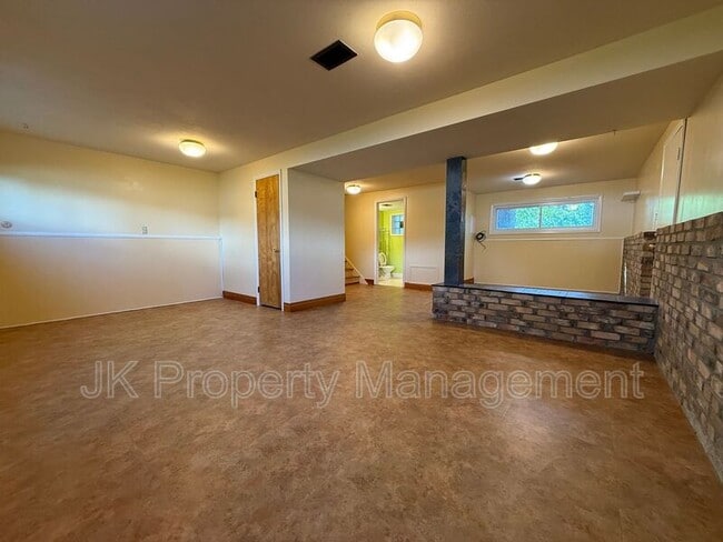 Building Photo - 1015 Carlos Dr