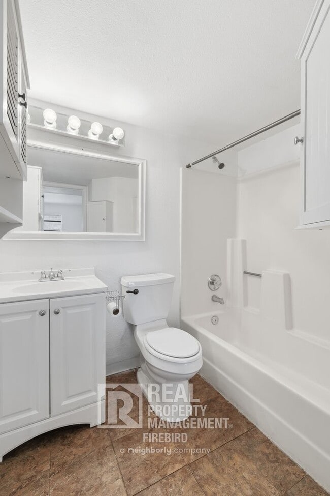 Building Photo - 45 N Phyllis-209