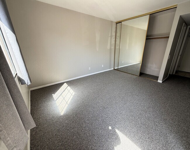 Building Photo - 291 E Mel Ave