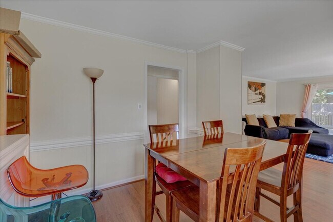 Building Photo - 102A White Oak Dr