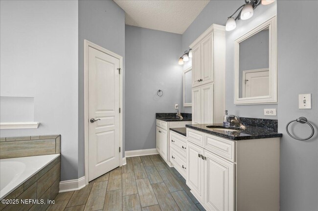 Building Photo - 1028 Meadow View Ln