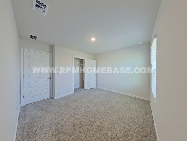 Building Photo - Spacious 5-Bedroom Home in Shoal River Community with Modern Features and Community Pool Access!