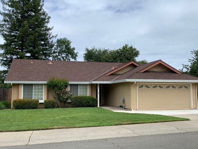 Primary Photo - 3 bed 2 bath 2 car garage with mature trees