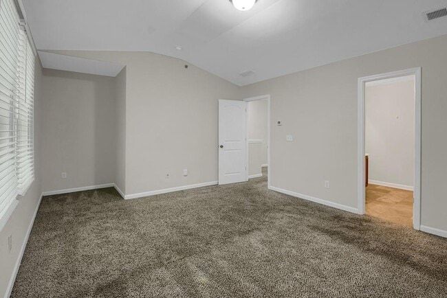 Building Photo - 2144 Belmont Cir NE