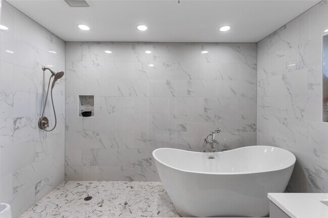 Building Photo - 2306 Ave P