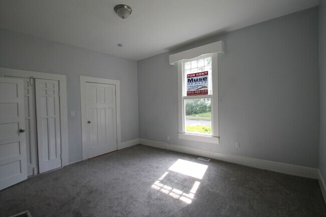Building Photo - Exclusively Offered by Muse Realty Rentals...