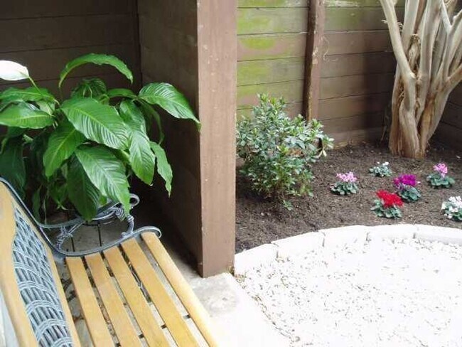 Building Photo - Cottonwood