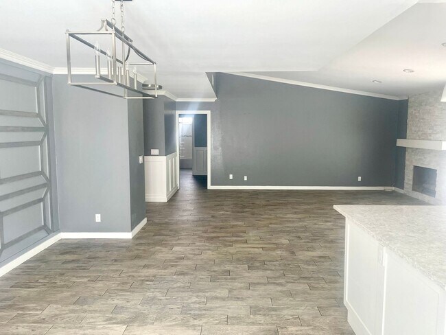 Building Photo - Pet friendly 4 bedroom Orcutt House