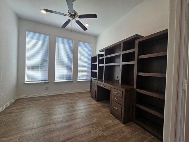 Building Photo - 14620 Little Water Dr
