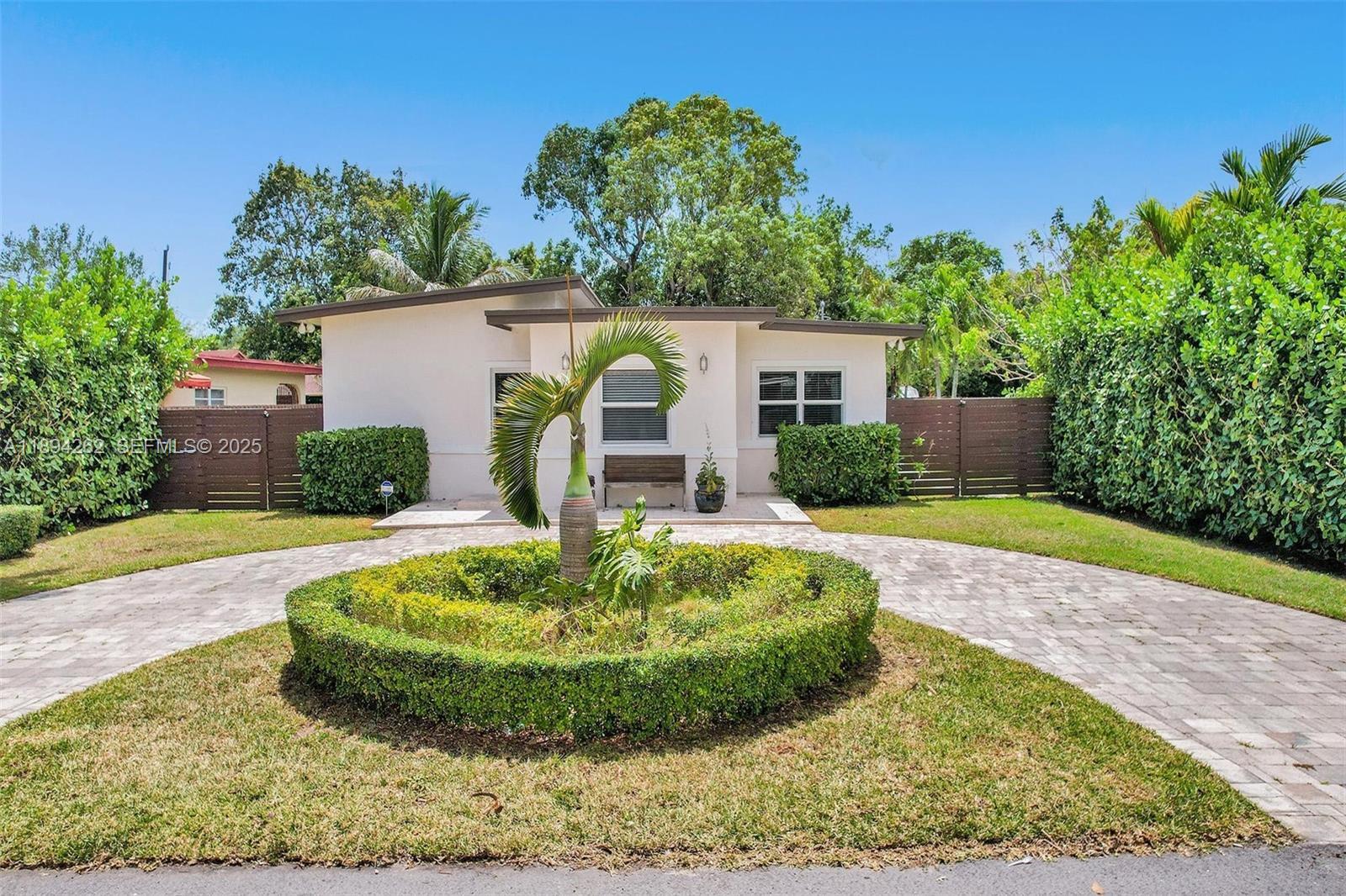 Building Photo - 1000 Matanzas Ave