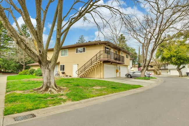 Building Photo - Two bedroom unit in North Davis available ...