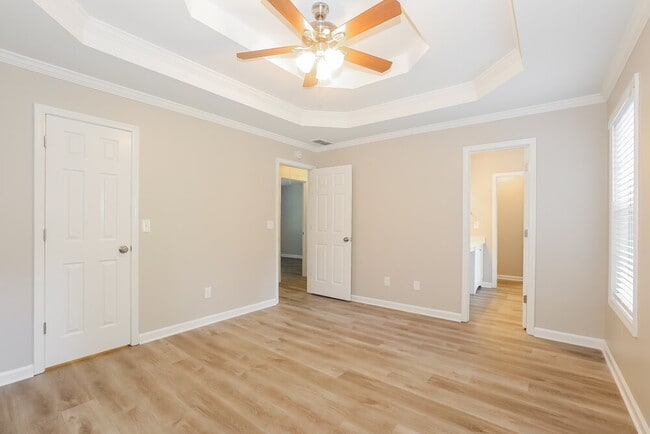 Building Photo - 2994 Raintree Dr SE