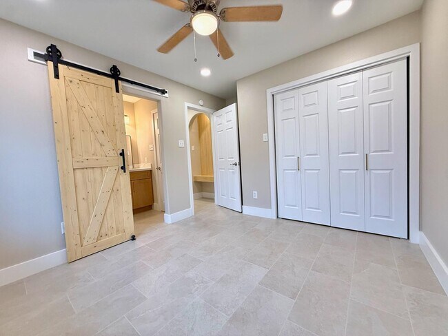 Building Photo - 1010 Golden Nugget Ct