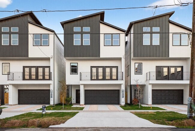 Building Photo - 3001 Delano St
