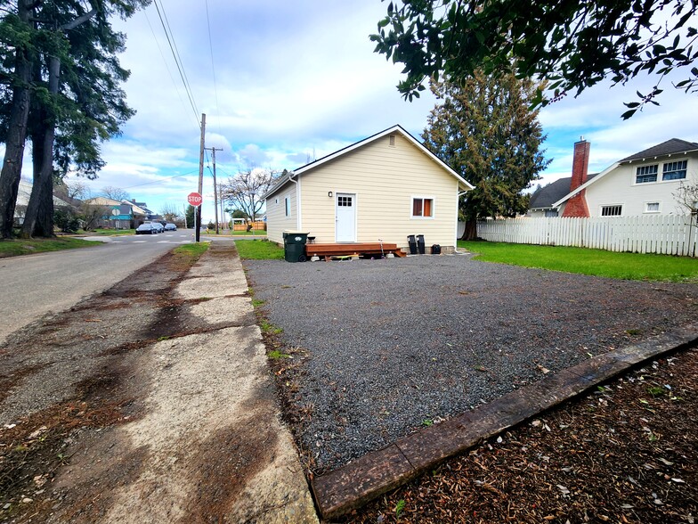 Building Photo - 785 NW West St