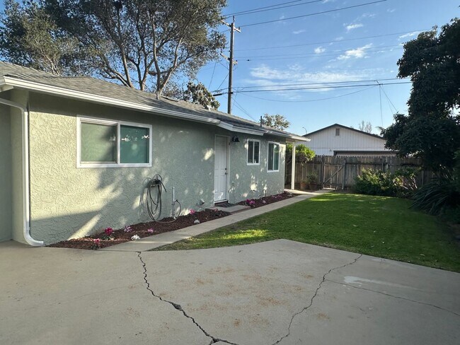Building Photo - Beautiful 2 Bd./1 Ba. Remodeled rear home in NE Santa Maria