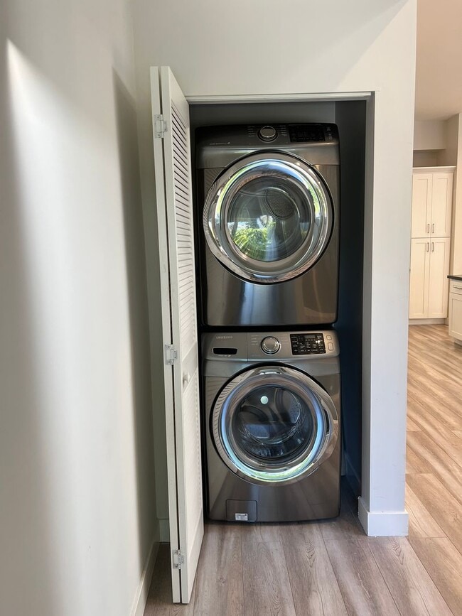 Building Photo - 2 Bedroom Modern Luxury, Valley Village