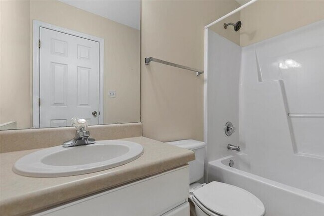 Building Photo - ***Coming Soon!!!***NE Raleigh Townhome For Rent