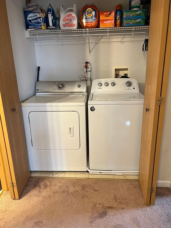 Building Photo - 1327 Fox Chase Dr