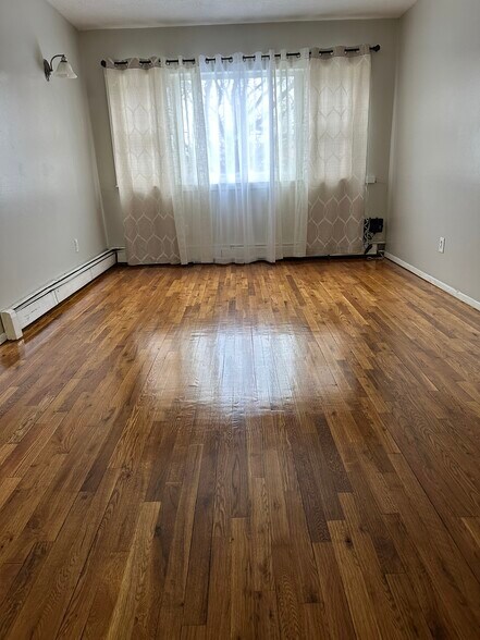 Building Photo - 18637 140th Ave