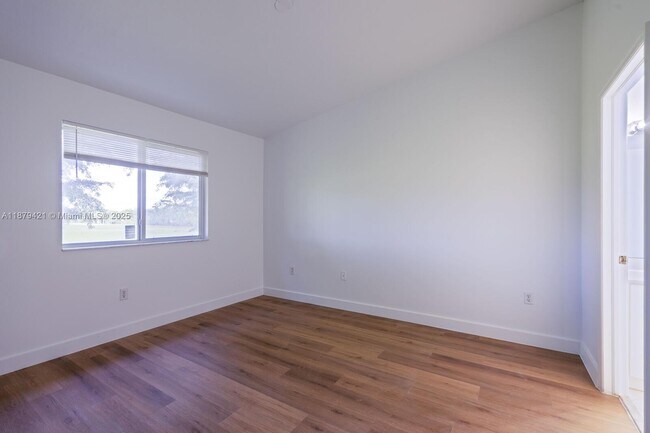 Building Photo - 990 NE 33rd Terrace