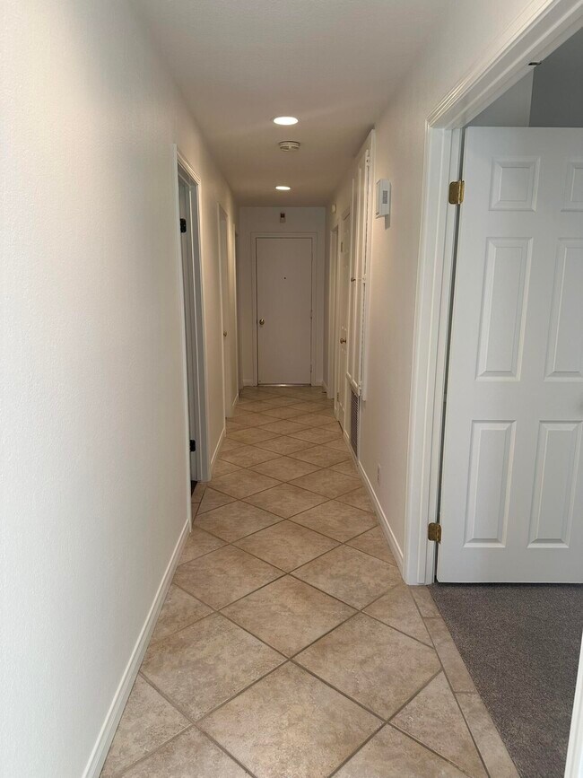 Building Photo - 239 Santa Barbara Cir