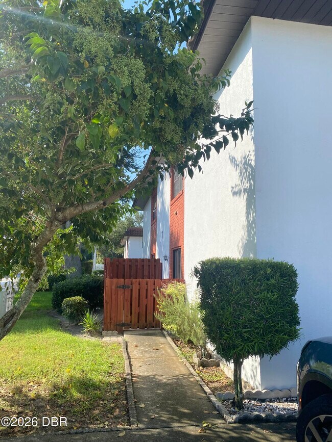 Building Photo - 910 Big Tree Rd
