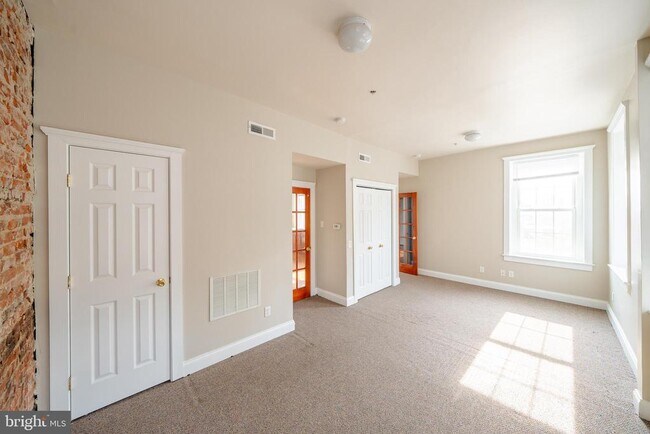 Building Photo - 236 W Market St