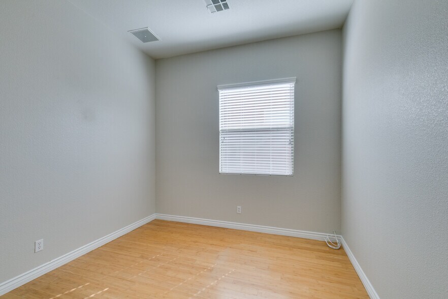 Building Photo - 1404 Pullman Pointe Ct