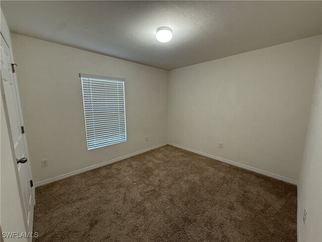 Building Photo - 1814 NE 40th Ln