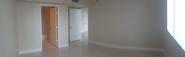 Building Photo - 2 Bed / 2 Bath | Terrazas Riverpark Village #804 – Miami