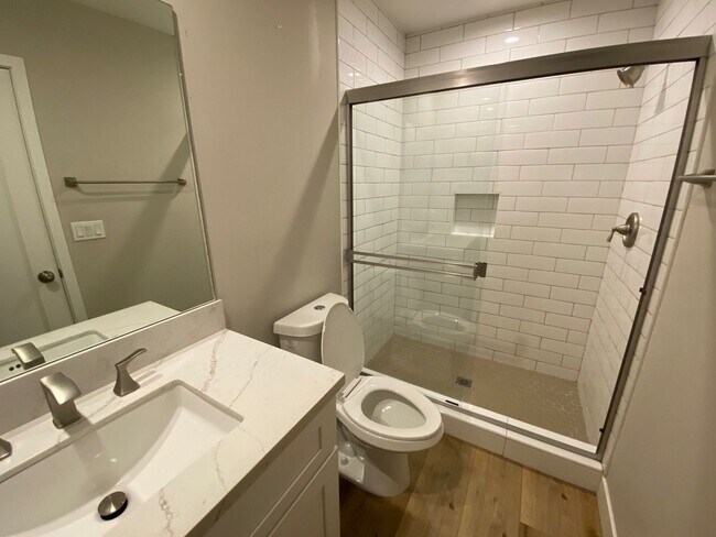 Building Photo - NEW 4BD/2BA!! Easy Walk to Campus