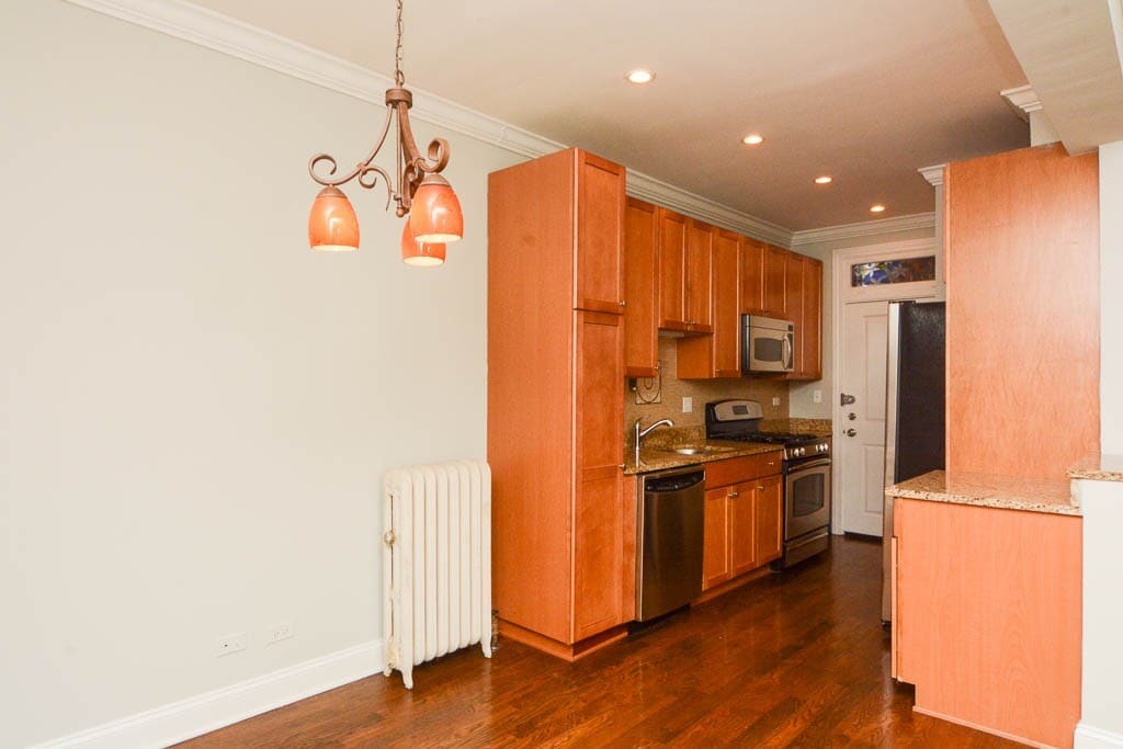 Building Photo - 736 W Addison St