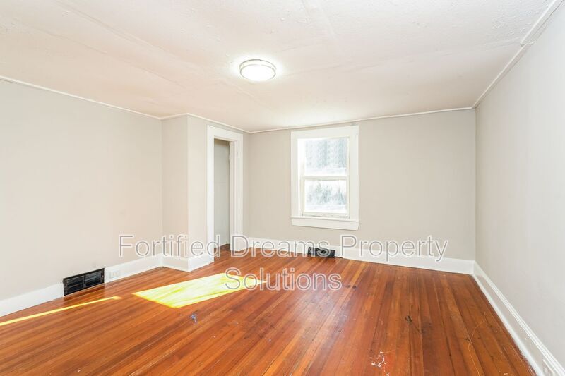 Building Photo - 3909 Burtis St